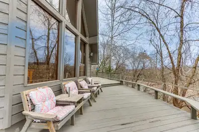 Image de Riverfront Baxter Springs Home w/ Deck & Grill!