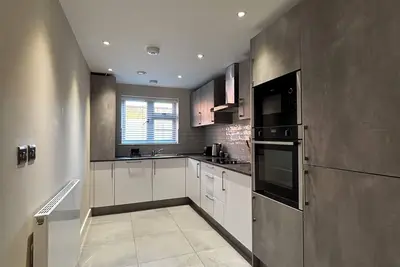 Image de Cosy Spacious Apartment - Free Secure Gated Parking