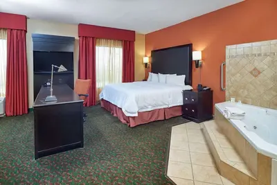 Image de Cozy Stay w/ Modern Amenities Near I-35! Free Breakfast