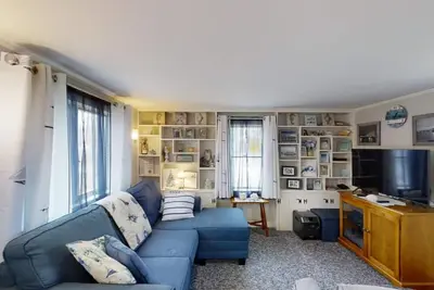 Image de Charming Cottage Close to Hedge Row and Englewood Beaches