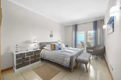 Image de Beautiful 1 bedroom apartment with pool and sea views