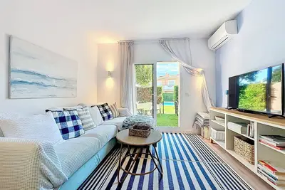 Image de Maison especiale just devant la piscinne.