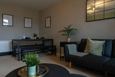 Image de City Centre - 2br Apt - Free Parking - Long Stays