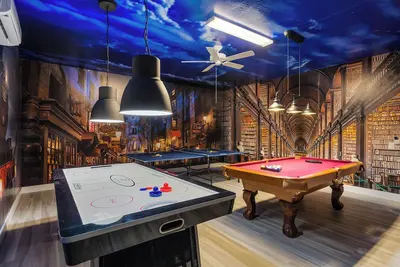 Image de Modern 5 Suite Villa - Game Room - Movie Theather -Private Pool & Summer Kitchen