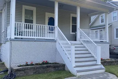 Image de Four bedrooms, porch and parking! Pet-friendly with a large fenced yard.