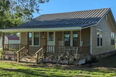 Image de Countryside Cowboy Cabin is only minutes from Frankston and pet friendly! .