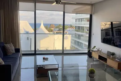 Image de Penthouse 2 mins to Beach with private pool and rooftop!