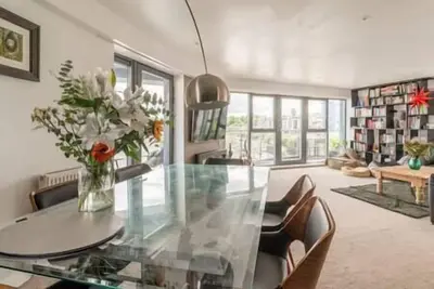 Calming Sea View City Apartment