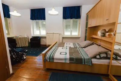 Image de Room with Bathroom in Vransko at Moto Museum