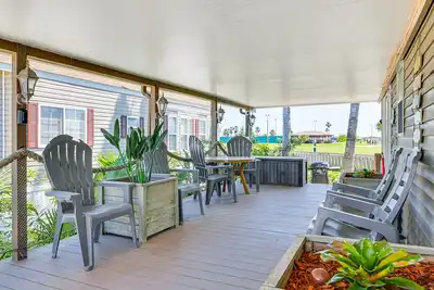 Image de Resort-Style Perks & Deck at Port Isabel Home!