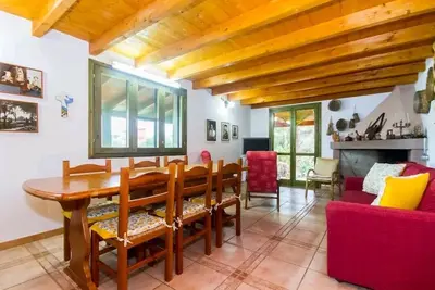 Image de Cottage surrounded by greenery ideal for families