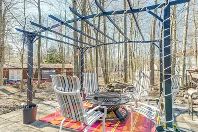 Image de Tobyhanna Home w/ Fire Pit: 1 Mi to Lake Carobeth!