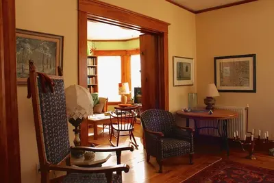 Image de Beautiful farm house in Prince Edward Island, close to fields, woods, and shore.
