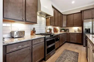 Image de Welcomehome to Boro White House!