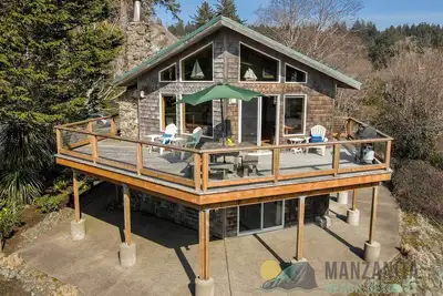 Image de Peak of the ocean, great view of wildlife area, close to beach and dog friendly.