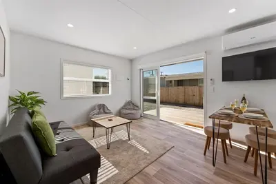 Image de Close to Town & Lake