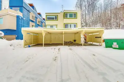 Image de Near Hiking: Cozy Anchorage Retreat w/ Fireplace!