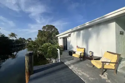 Image de Private studio with dock. Perfect getaway for fishing and grilling.