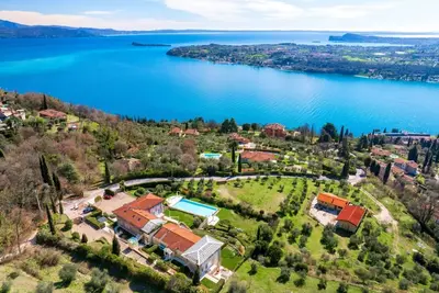 Image de Wow what a view! Charming apartment with terrace, pool and fitness center