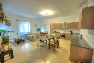 Image de Spacious apartment, large yard, near beach Pmic1