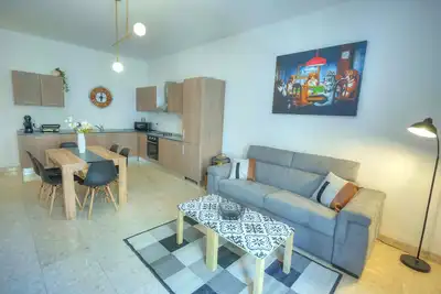 Image de Large & cozy flat, spacious yard, near beach Pmic2