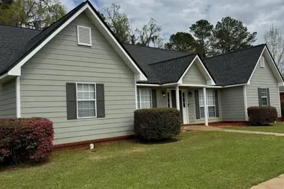 Image de 3-bedroom 2-bath house near town & hospital