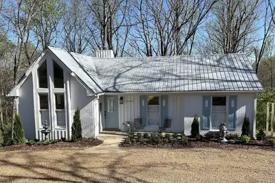 Image de Quaint Cottage in the Woods 20 minutes to Downtown