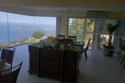 Image de Immerse in the Majesty of Nature and Behold From the Heights Acapulco Bay