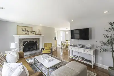 Image de A cozy cape cod cottage w/ Ac near local beaches! Pet friendly