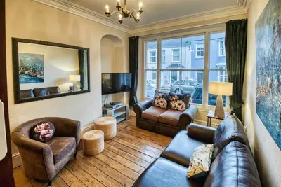 Image de Sutherlands, Tenby - Six Chambres Gîte, Couchages 10