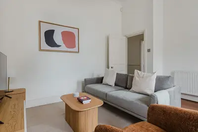 Image de Inviting Earls Court 2br, near Shops, Dining & Tube, by Blueground