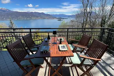 Image de Miralago apartment with amazing lake view in Stres