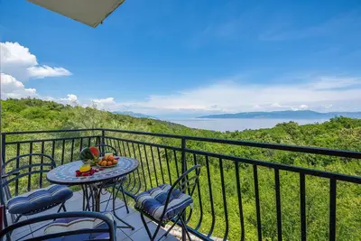 Image de Appartement de deux chambres avec le balcon et la vue sur le mer Drenje, Labin (A-22999-a)