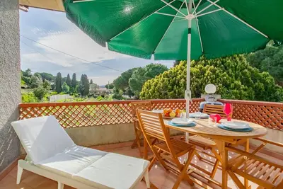 La Scogliera is 100 meters from the sea.