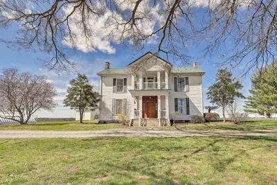Image de Spacious Ewing Retreat w/ Game Room & Fireplace!