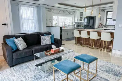 Image de Renovated 3b, 2ba, Skyline View, Laundry, Cen Air