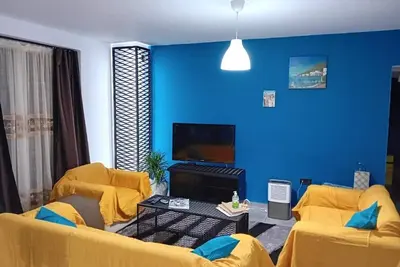 Image de Down town house with uni sence!