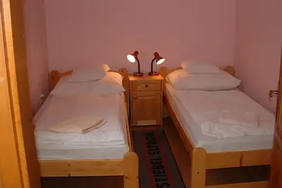 Image de Komfortos, családi méretű apartman, 5 percre a strandfürdőtől!