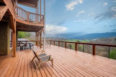 Image de Private Retreat w/ Hot Tub, Amazing Views, Game Room | Silver Spoon by AvantStay