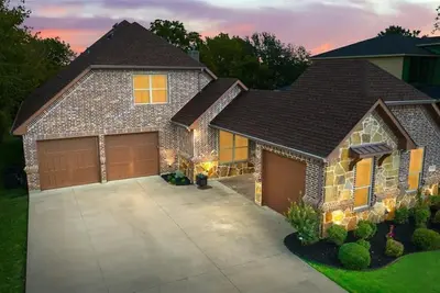 Image de Historic Grapevine 3-bedroom house 4 minutes walk to Historic main street.