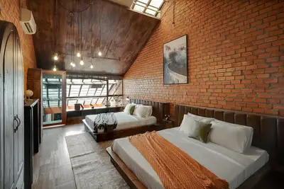 Image de 4br Industrial Gem with Rooftop Garden by Bến Thành