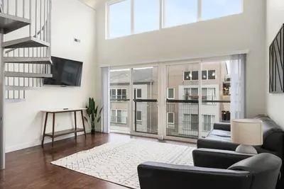 Image de Luxury 2-Bed 2-Bath in Grandview