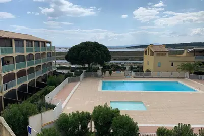 Image de Charmant T2 Mezzanine à Gruissan avec Terrasse, Piscine et Parking Privé