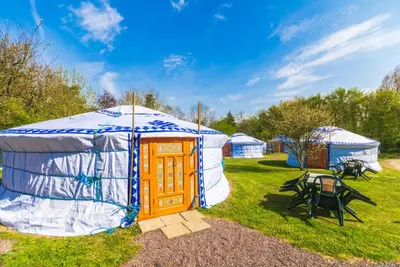 Yourte Traditionnelle de Mongolie : Idéale Pour un Séjour Insolite!