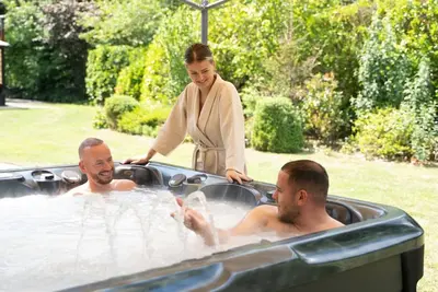 Image de Privé Wellness Verblijf met Grote Tuin in de Natuur - Natuurhuisje Lotus