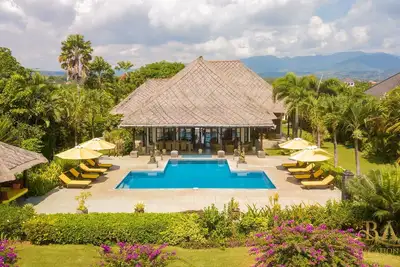 Image de Oasis of Luxury and Lush Tropical Gardens!