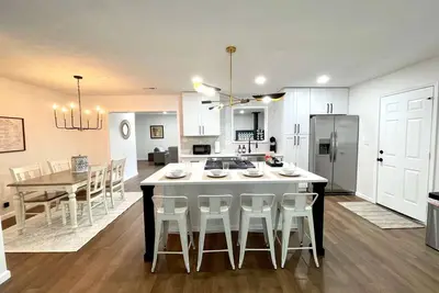 Image de Location, Location, Location! Downtown Fishers Charmer!