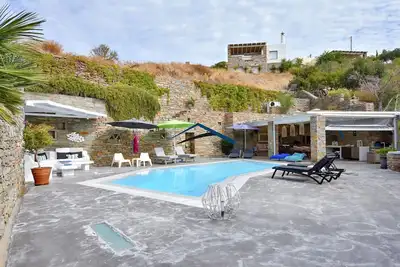 Image de Fantastic villa with a pool & large outdoor space for sunbathing & dining