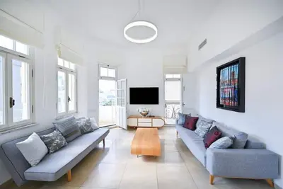 Image de Chic 2br Apartment close to the beach by HolyGuest