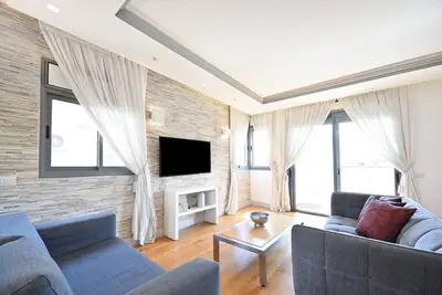 Image de 3br Behind the Beach with Mamad by HolyGuest